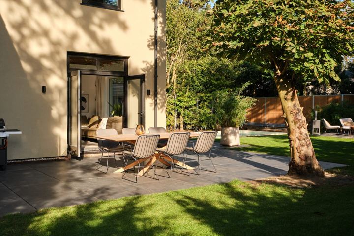 Terras met buiteneethoek